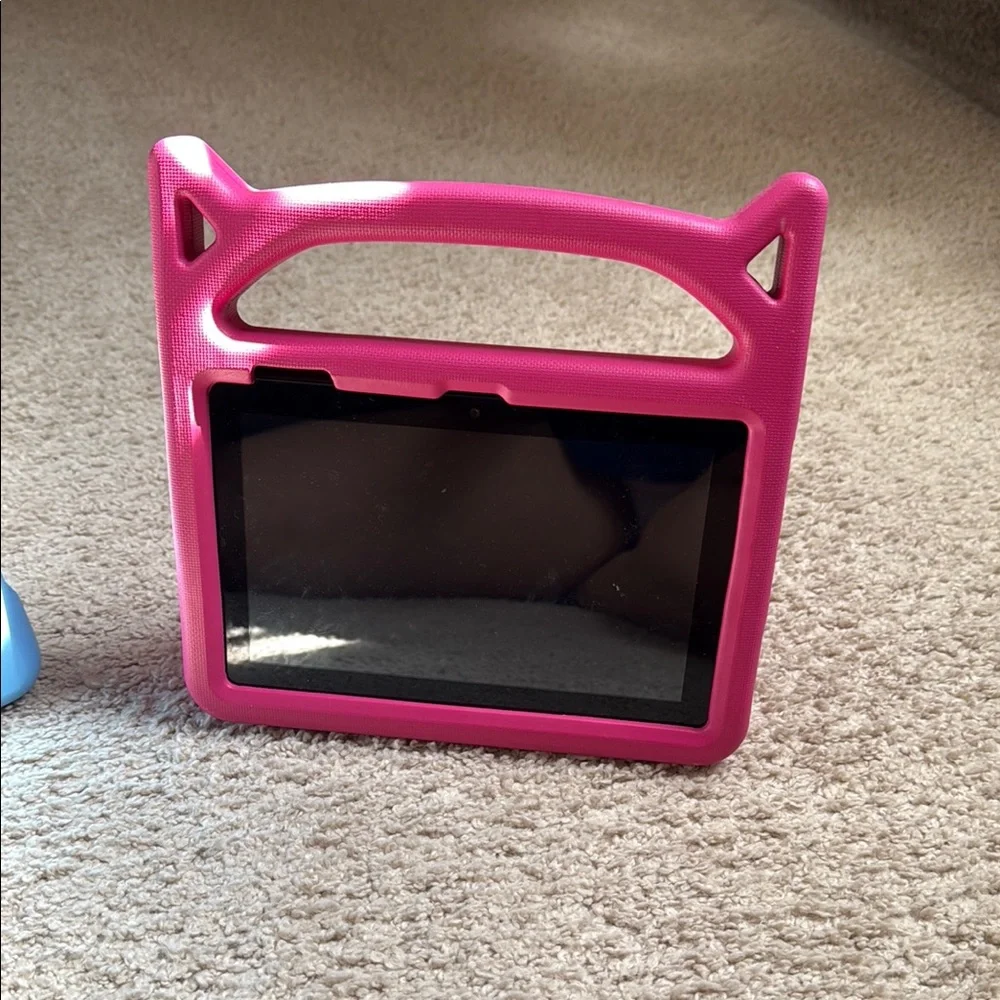 Fire 7 Tablet (16 GB) + Standing Case